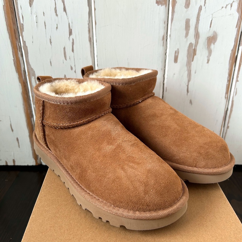 Ugg Ultra Minis, Women's size 7 NIB